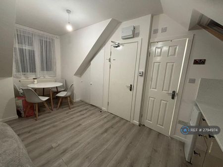 Studio to rent - Photo 5