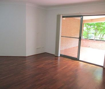Ground floor apartment with huge courtyard ... - Photo 3