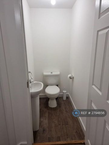 4 bedroom terraced house to rent - Photo 3