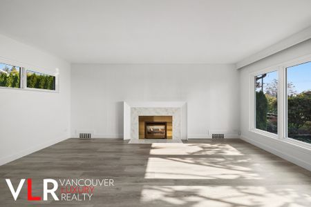 House in West Vancouver, BC - Photo 5