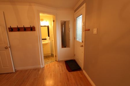 For Lease - 8 Meadowland Avenue Unit# Entire House, Barrie, Ontario - Photo 2