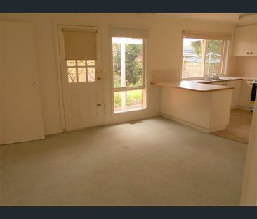 10 The Ridge, Knoxfield, Vic 3180 - Photo 1