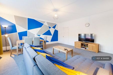 3 bedroom flat to rent - Photo 2