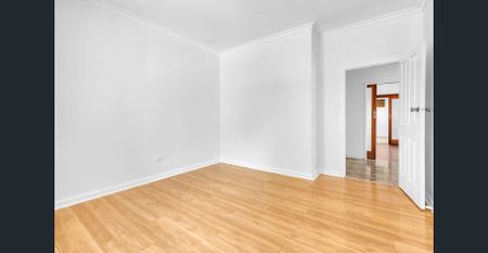 3 Bedrooms + Fully Self-Contained Unit! - Photo 4