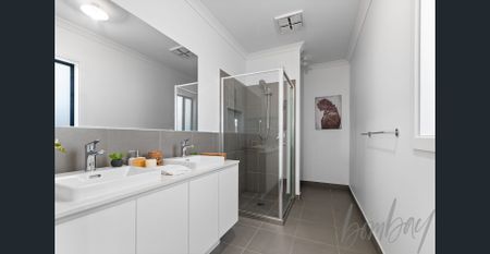 MODERN FAMILY HOME AND PERFECT LOCATION - Photo 3