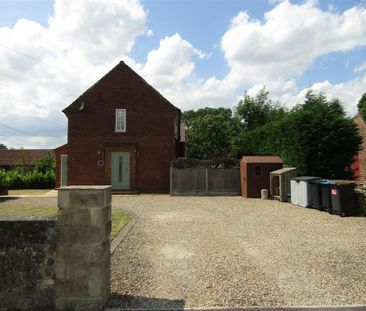 4 bedroom end of terrace house to rent - Photo 5