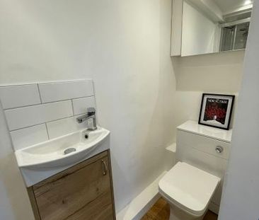 Bright Double Room + Private Bathroom next to Battersea Park - Photo 6