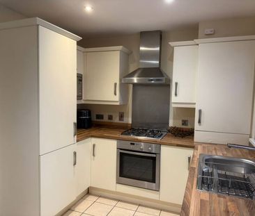 Furnished 2 Bedroom Townhouse - Photo 4
