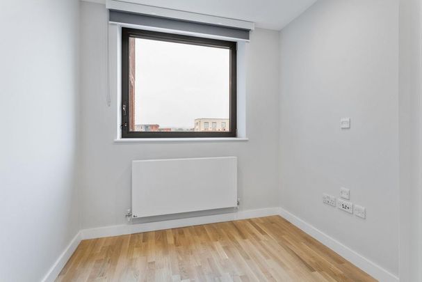 Flat to rent - Photo 1