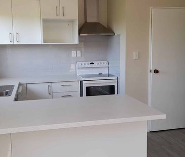 3 Bedroom house on Orchard with pool. - Photo 1