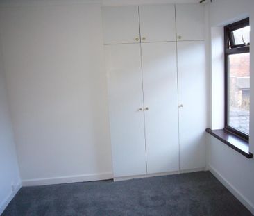 3 bedroom end of terrace house to rent - Photo 4