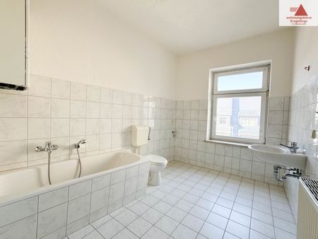 Gemütliche 2-Raum-Wohnung mit Dachterrasse direkt im Zentrum von Annaberg! - Photo 3