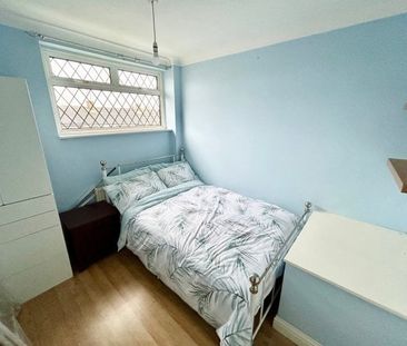 LEE CHAPEL NORTH, BASILDON - Photo 4