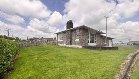 Spacious Three-Bedroom Family Home - Photo 5