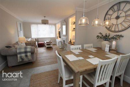 4 bedroom semi-detached house to rent - Photo 3