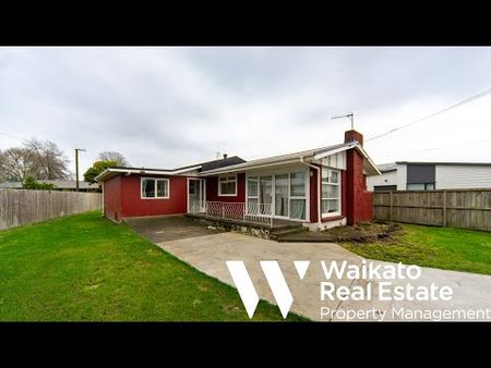 Fully Fenced Family Home with Bonus Office & Rumpus Room - Photo 5