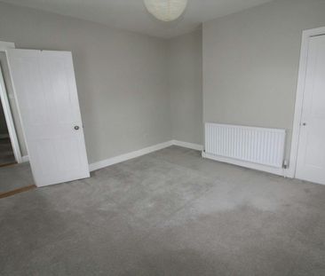 Semi-detached house to rent on - Photo 4