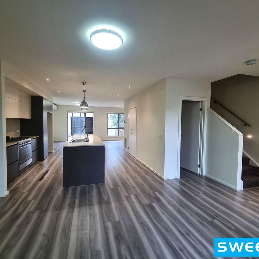 Bright and Inviting Townhouse! - Photo 1