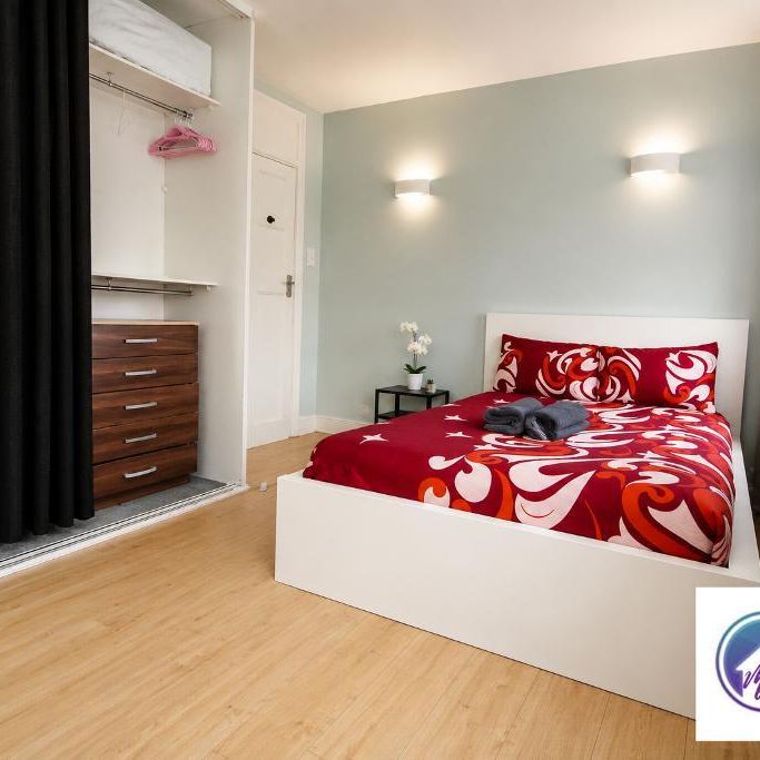 3 Bedroom Flat To Rent - Photo 1