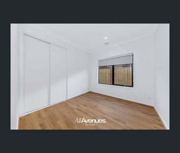 19 Bonza Circuit, Clyde North, Vic 3978 - Photo 3