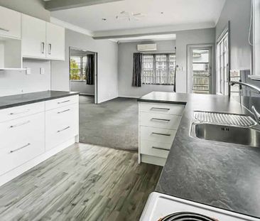 WEST END - 3 BEDROOMS - Photo 3