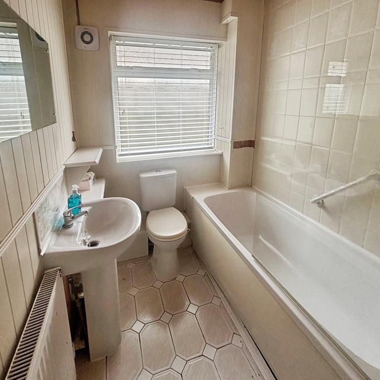 3 bedroom bungalow to rent - Photo 1
