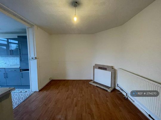 4 bedroom semi-detached house to rent - Photo 1