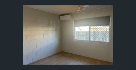 Large 4 Brm Unit - Fully Air Conditioned - Photo 2