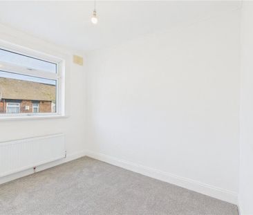 3 bedroom end of terrace house to rent - Photo 4