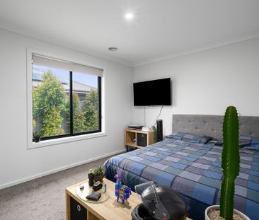 Modern Family Living - Photo 2