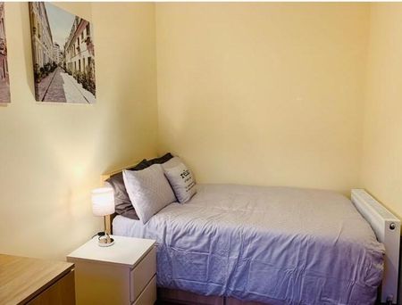 4 bedroom terraced house to rent - Photo 5