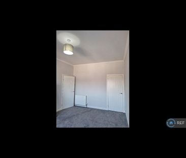 3 bedroom flat to rent - Photo 3