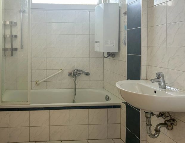 Ein Platz um sich wohlzufühlen: Gemütliche 3-Zimmer-Wohnung mit zwei Loggien und grüner Aussicht - Photo 1