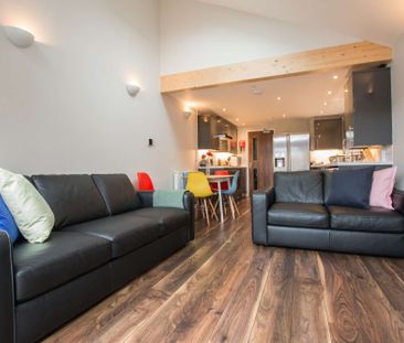 Unbeatable location - perfect for all Universities! - Photo 2