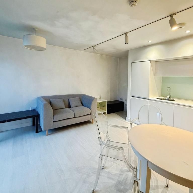 2 bedroom flat to rent - Photo 1