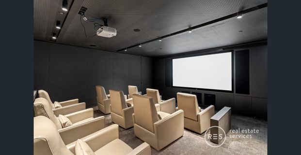 Luxurious and exclusive One-Bedroom Apartment in East Melbourne - Photo 1