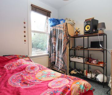 BILLS INCLUDED – Wood Lane, Headingley, Leeds, LS6 - Photo 5