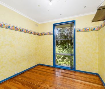 COMFORTABLE 3 BEDROOM HOME - Photo 2