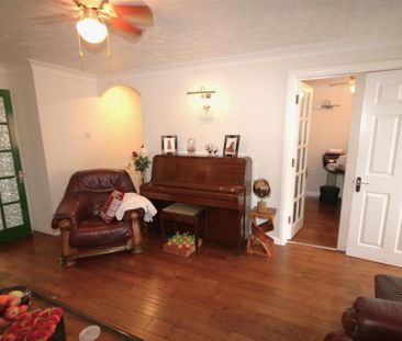 4 bedroom detached house to rent - Photo 3