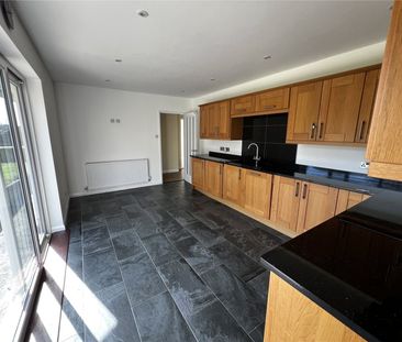 Maclins Close, South Molton, Devon, EX36 - Photo 6