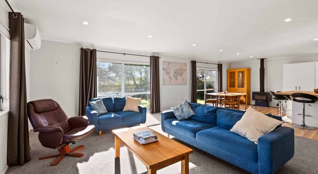 Bright and Spacious 4-Bedroom Family Home - Photo 1