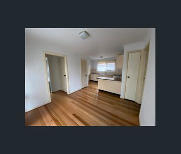 Convenient, Roomy Three Bedroom! - Photo 6