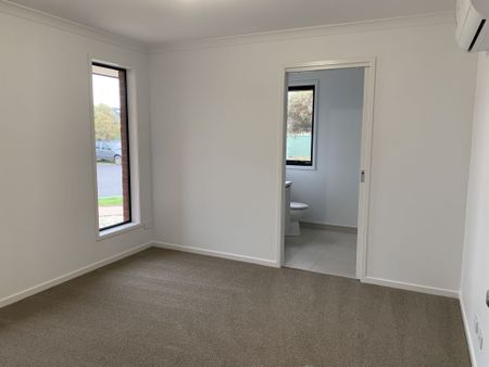 1 Trinity Way Ascot VIC - Photo 5