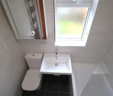 3 bedroom detached house to rent - Photo 4