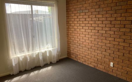 Two bedroom unit close to schools - Photo 5