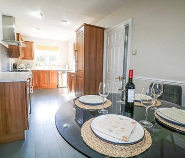 4 bedroom detached house to rent - Photo 2