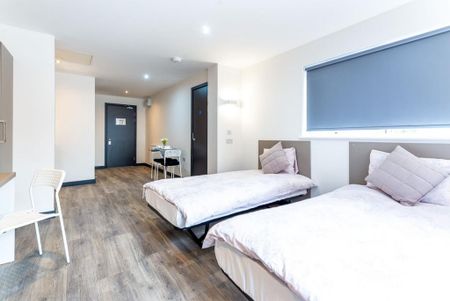 1 bedroom in a flat share to rent - Photo 5