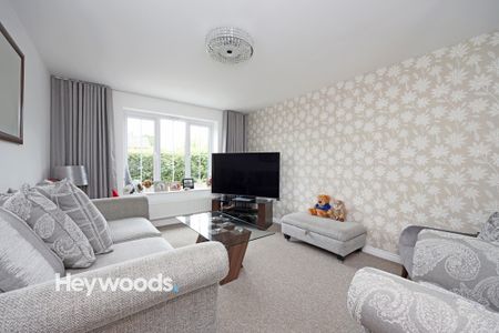 4 bed detached house to rent in Coomer Court, Newcastle-under-Lyme, Staffordshire - Photo 3