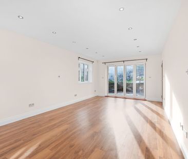 Montrouge Crescent, Epsom, KT17 - Photo 1