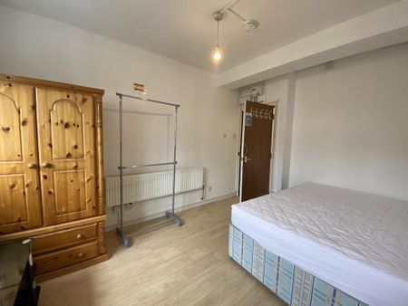 Studio to rent - Photo 2